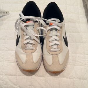 Nike Women's White and Black Sneakers